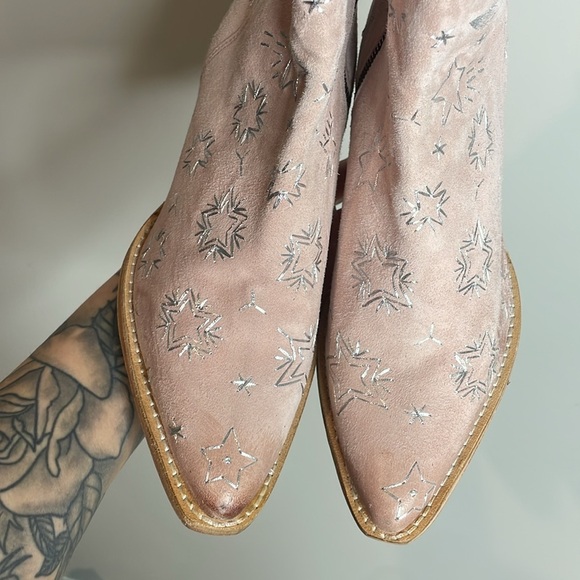Free People | Bowers Pink Suede Star Embroidered Western Booties Size 7.5 NWOB - Picture 4 of 7